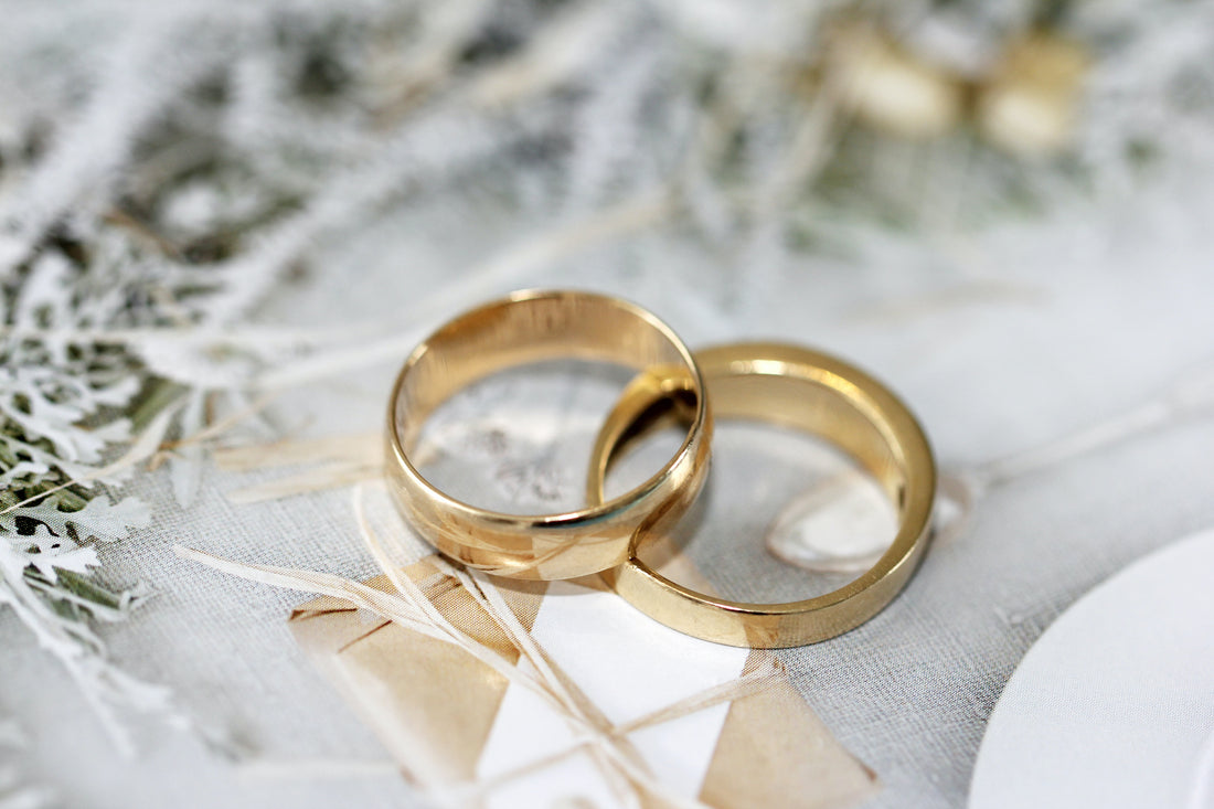 Navigating Wedding Etiquette: Who Pays for What?