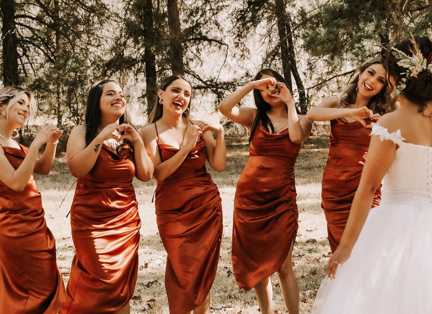 The first choice for autumn and winter wedding. Get inspired by our favorite rust-colored bridesmaid dresses, with styles for everyone at your nuptial party.