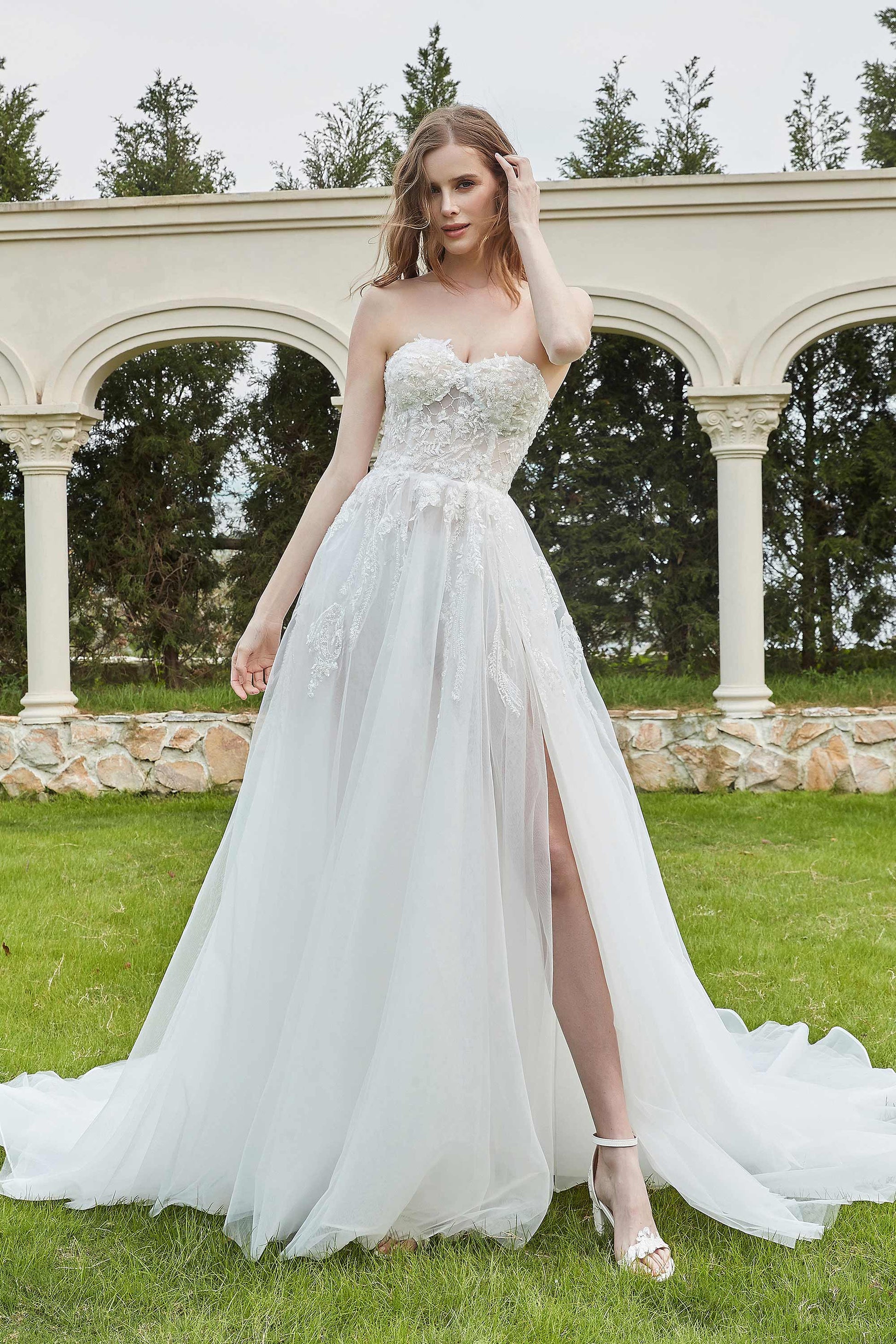 Sweetheart A-Line Chapel Train Tulle Wedding Dress With Slit – DUNTERY UK